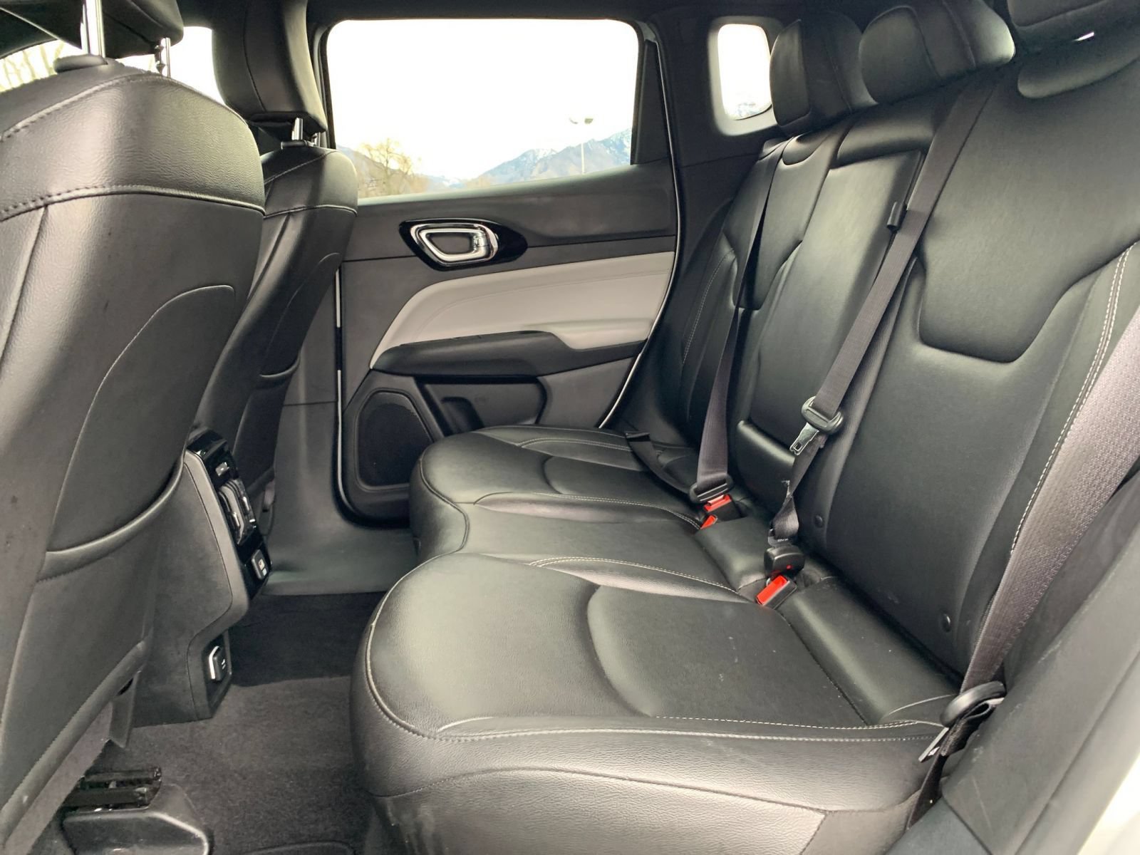 Used 2025 Jeep Compass Limited AWD/4WD image 27