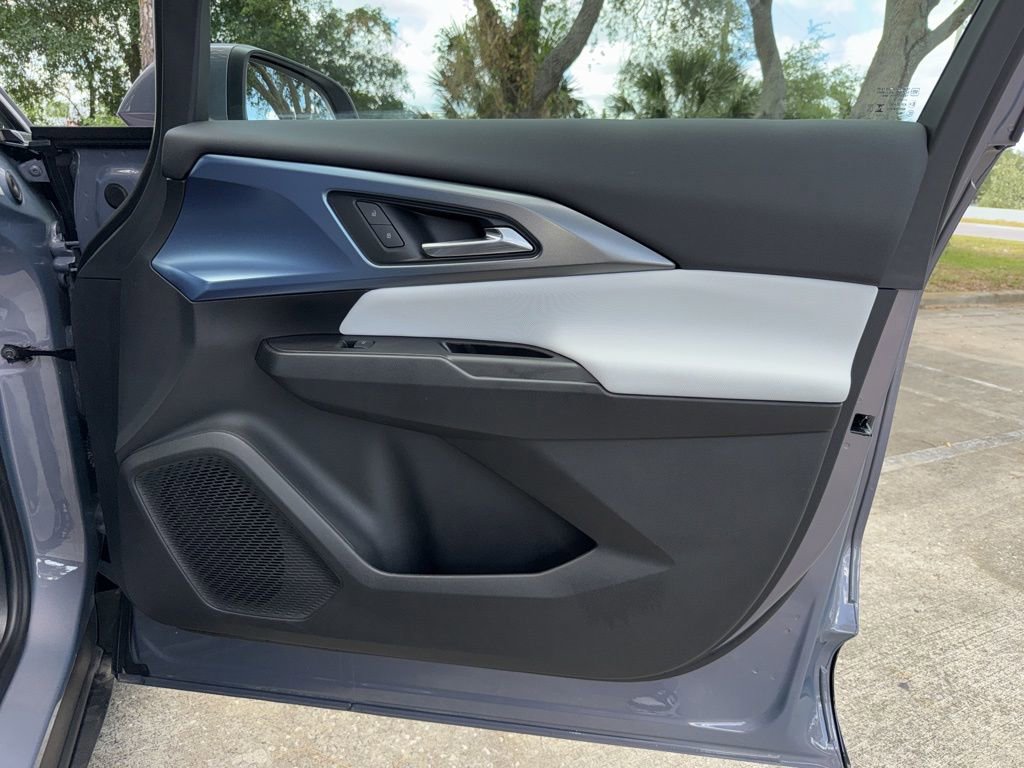 Used 2025 Chevrolet Equinox EV LT FWD image 24