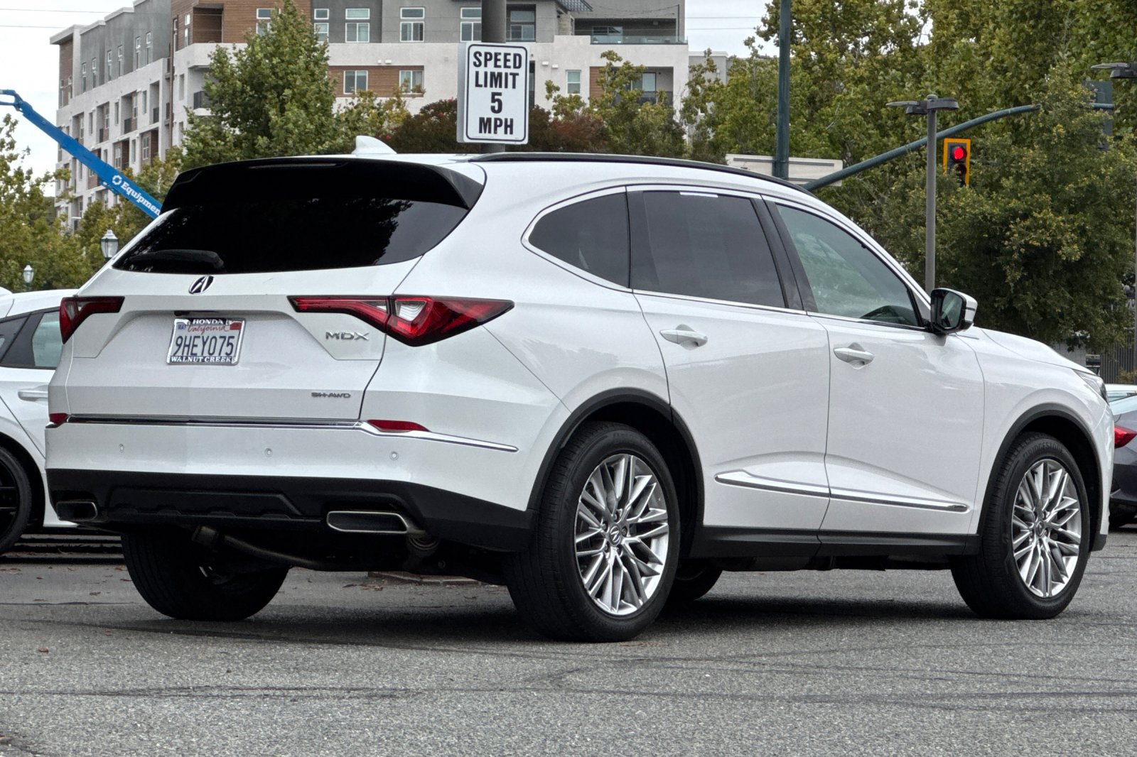 Used 2023 Acura MDX w/ Advance Package AWD/4WD image 4