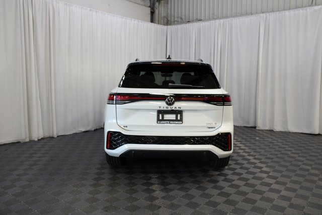 New 2025 Volkswagen Tiguan SE R-Line image 25