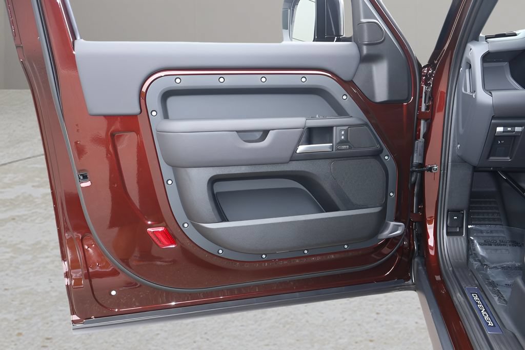 New 2026 Land Rover Defender 90 X-Dynamic SE AWD/4WD image 9