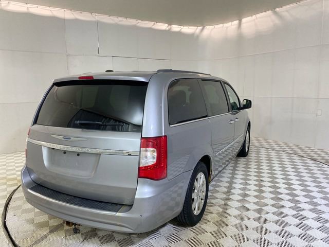 Used 2014 Chrysler Town & Country Touring w/ Driver Convenience Group image 17