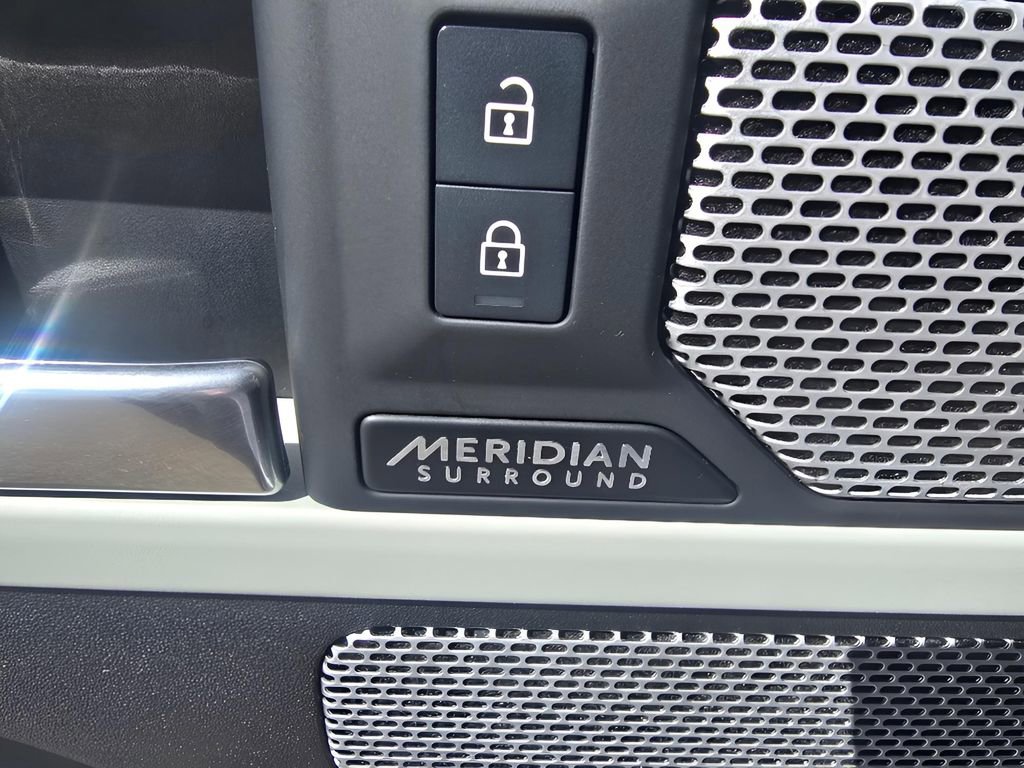 Used 2023 Land Rover Defender 130 X-Dynamic SE AWD/4WD image 24