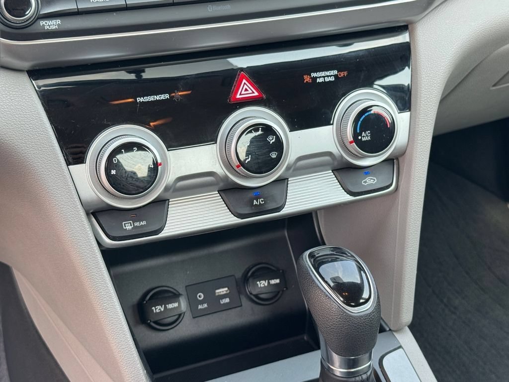 Used 2019 Hyundai Elantra SE FWD image 23