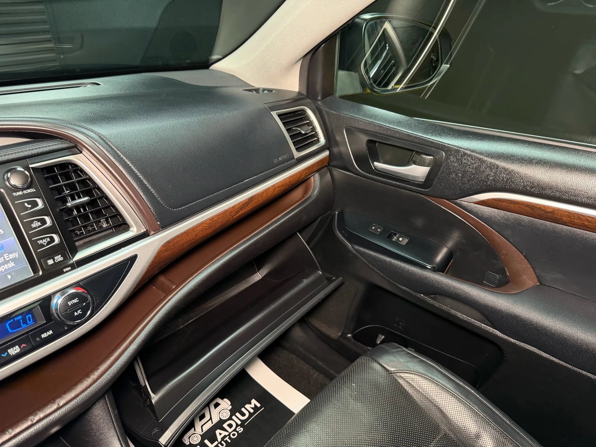 Used 2015 Toyota Highlander Limited Platinum image 49