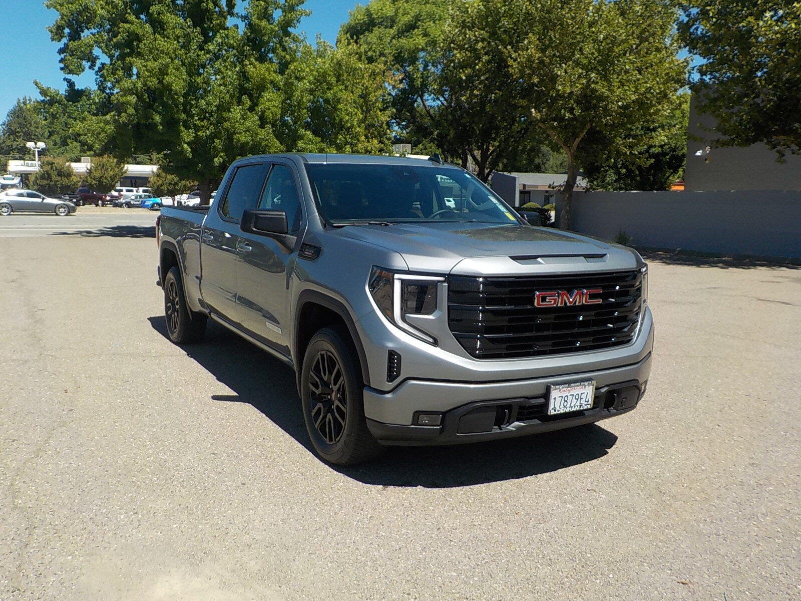 Used 2025 GMC Sierra 1500 Elevation w/ Preferred Package AWD/4WD image 3