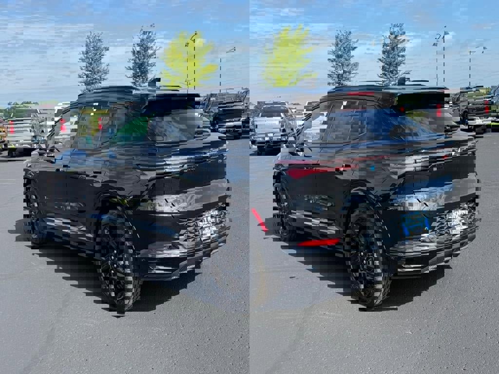 Used 2024 Chevrolet Equinox EV RS image 3