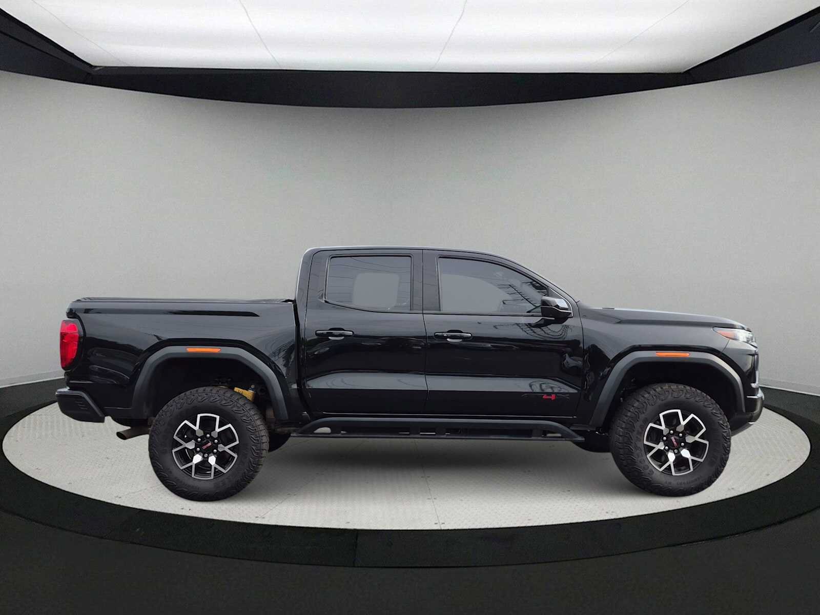 Used 2024 GMC Canyon AT4X AWD/4WD image 9