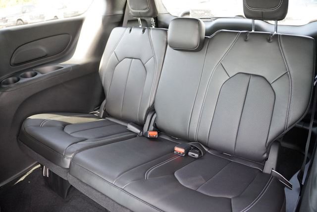New 2026 Chrysler Pacifica Select image 12