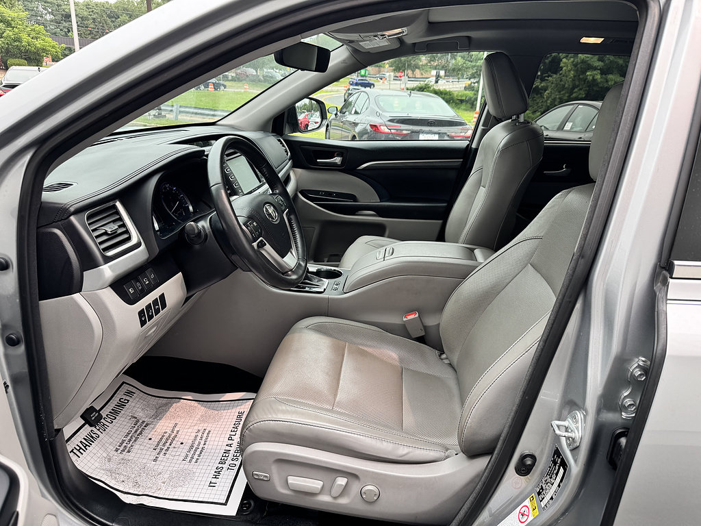 Certified 2017 Toyota Highlander Limited Platinum w/ Carpet Mat Package AWD/4WD image 8