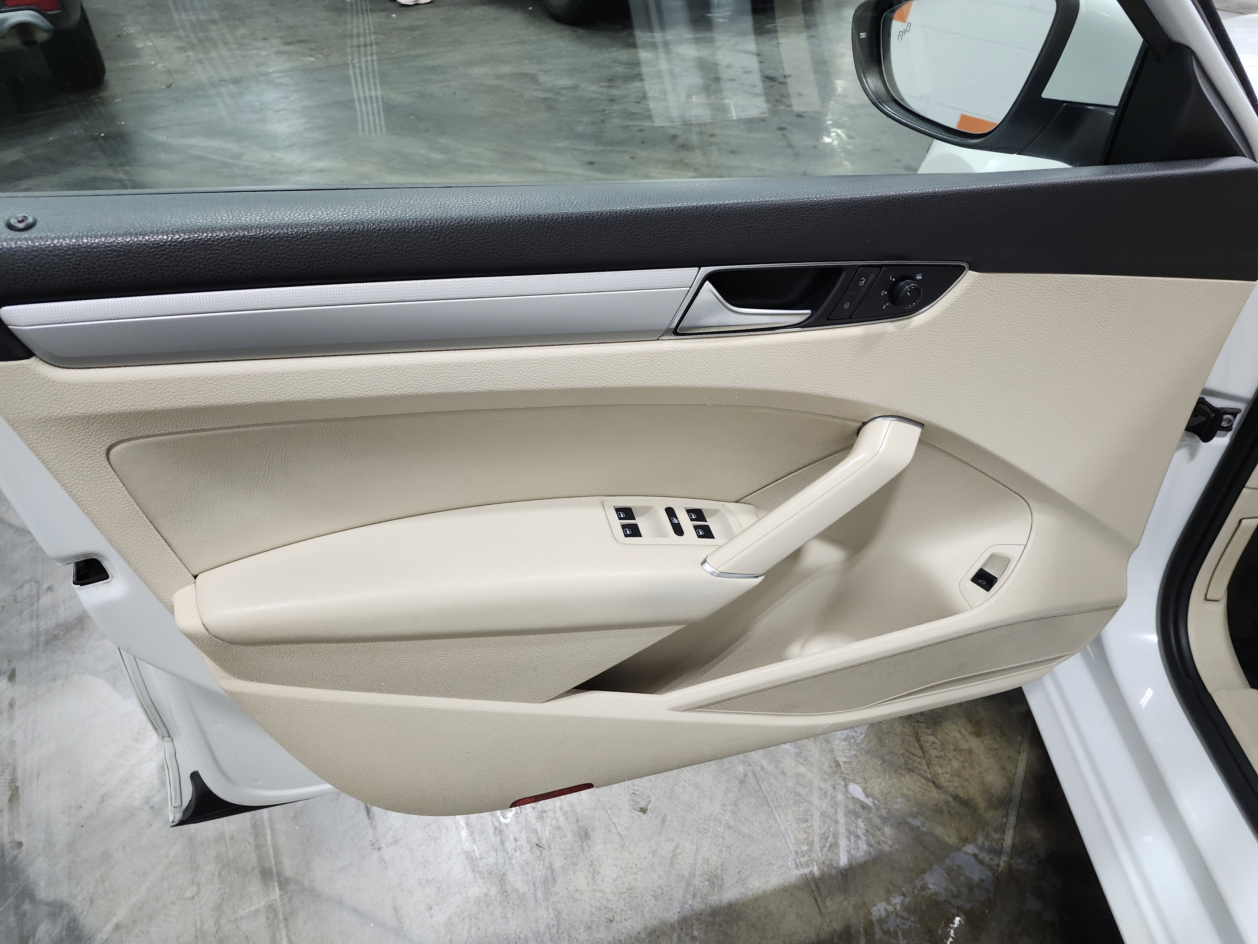 Used 2019 Volkswagen Passat 2.0T Wolfsburg w/ Wheels & Sunroof Package image 26