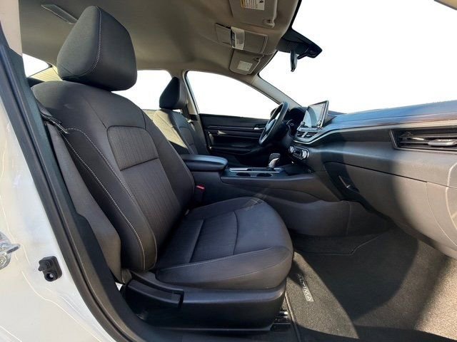 Used 2025 Nissan Altima 2.5 SV image 11