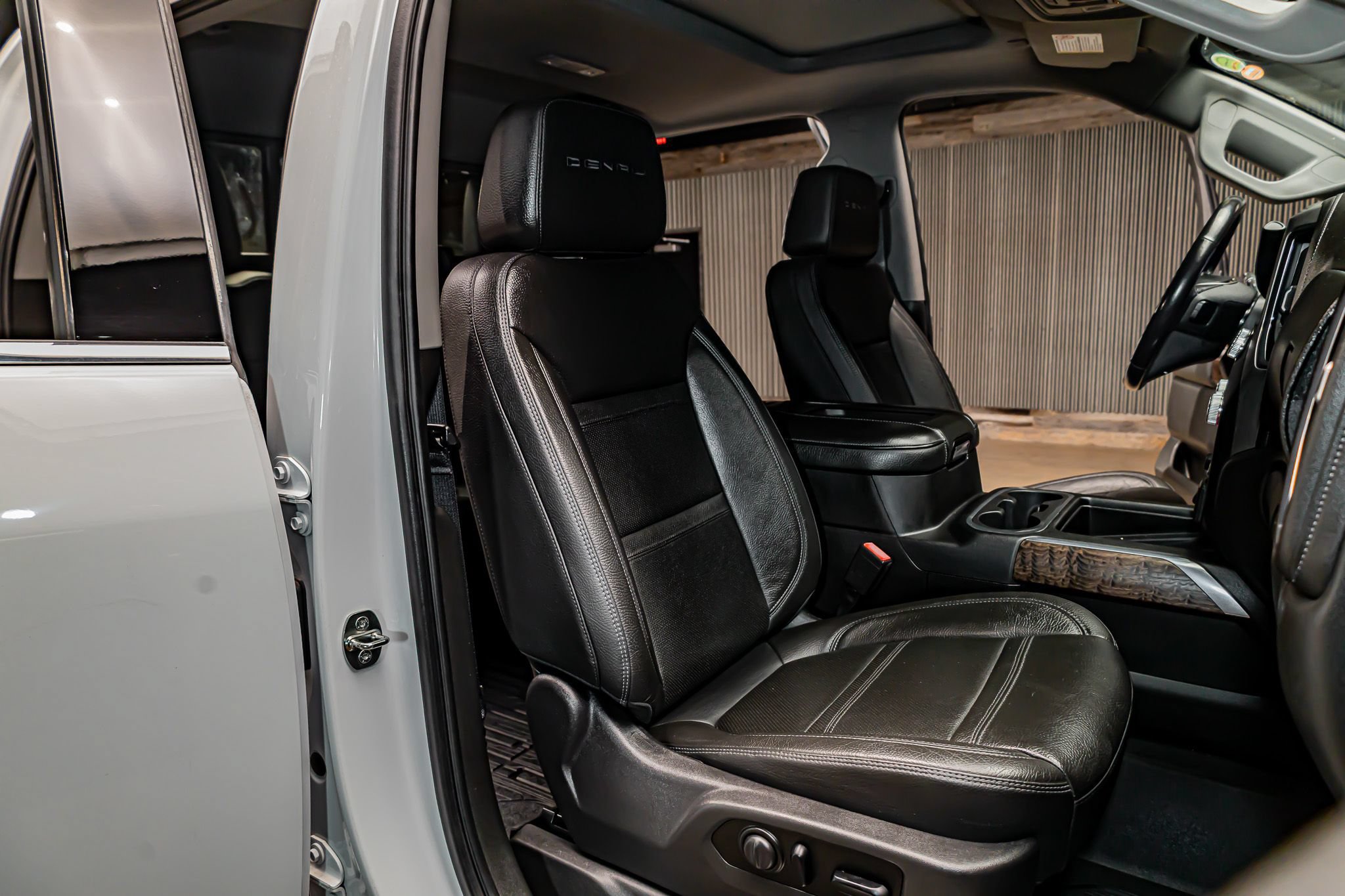 Used 2020 GMC Sierra 3500 Denali w/ Denali Ultimate Package AWD/4WD image 29