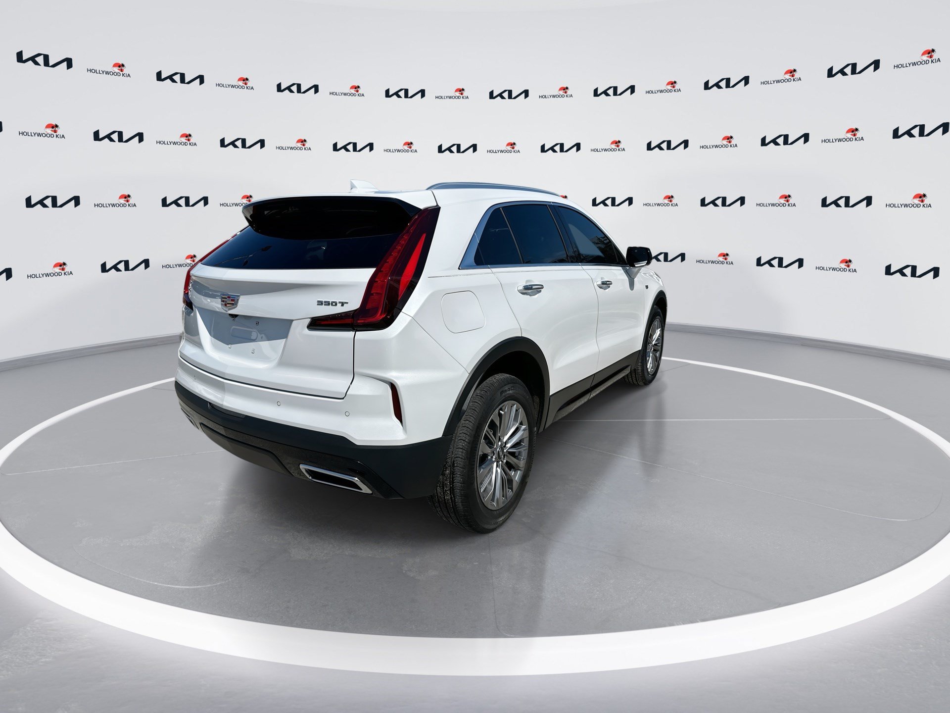 Used 2024 Cadillac XT4 Premium Luxury w/ Technology Package FWD image 8