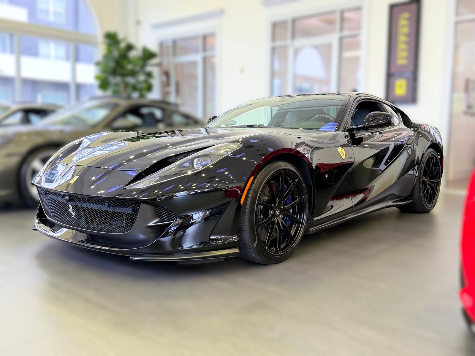 Used 2019 Ferrari 812 Superfast RWD image 1
