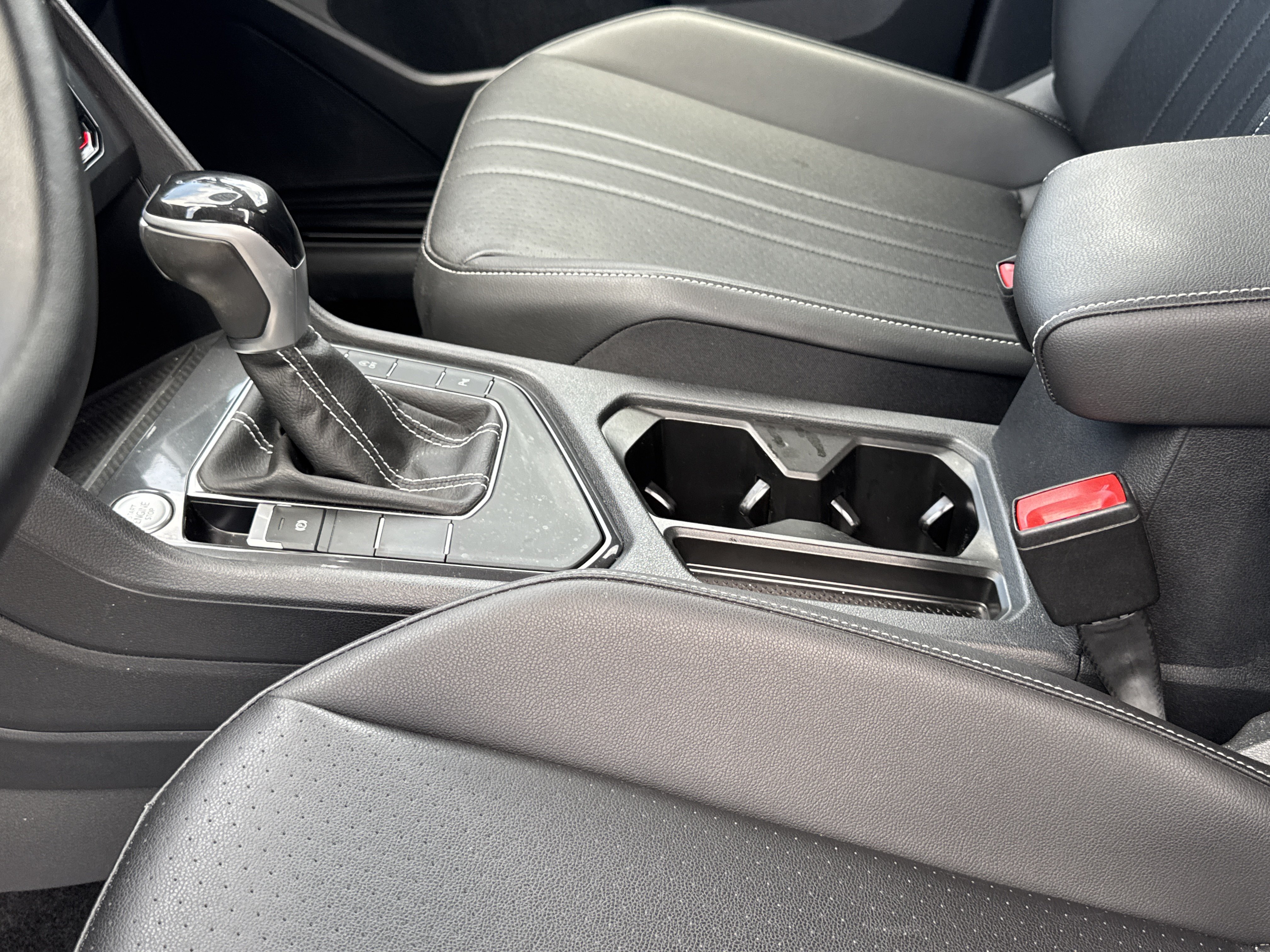 Certified 2023 Volkswagen Tiguan SE R-Line FWD image 24