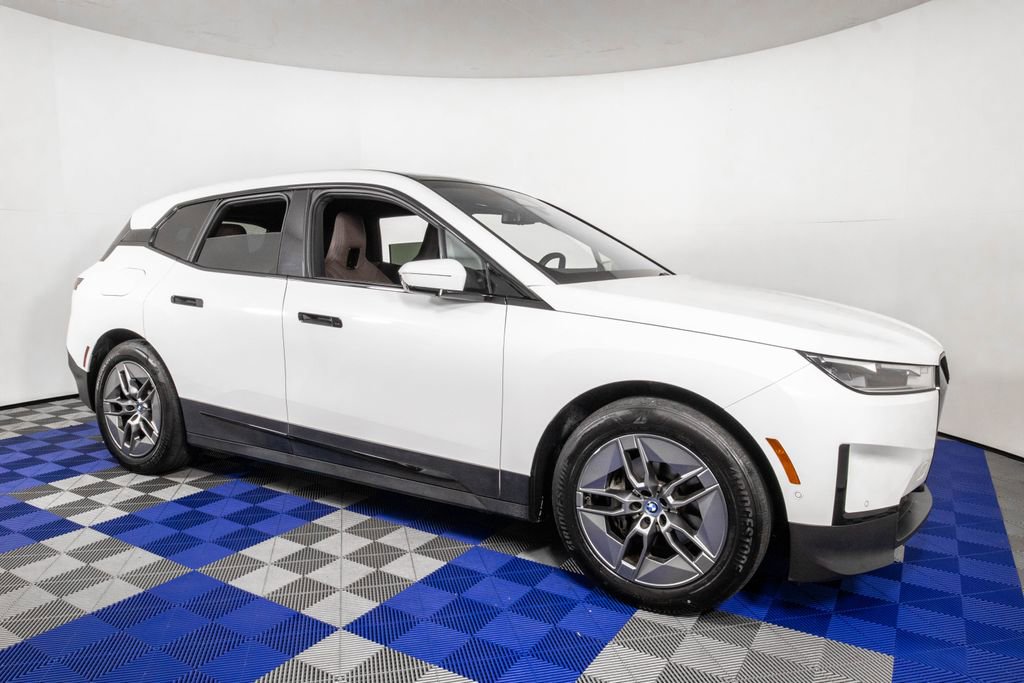 Used 2022 BMW iX xDrive50 w/ Premium Package image 3