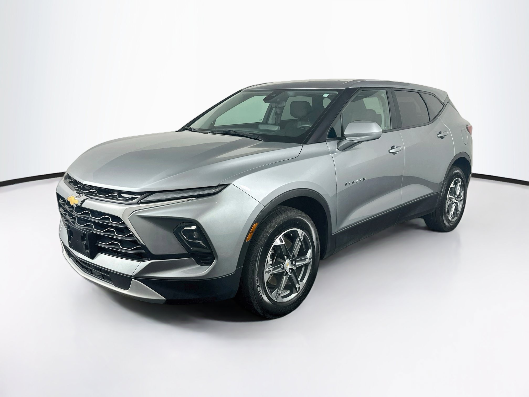 Used 2025 Chevrolet Blazer LT FWD image 3