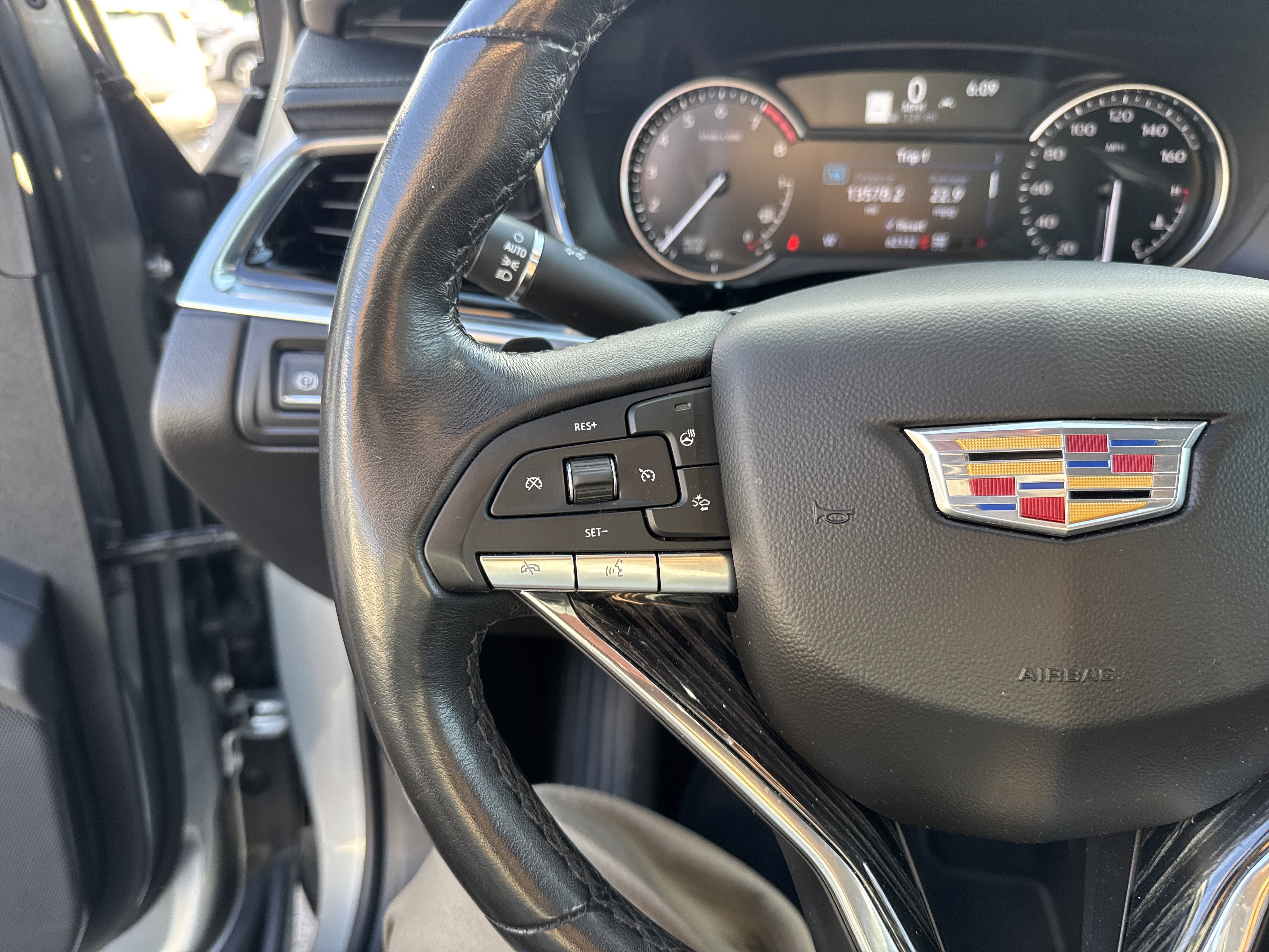 Used 2023 Cadillac XT6 Premium Luxury image 19