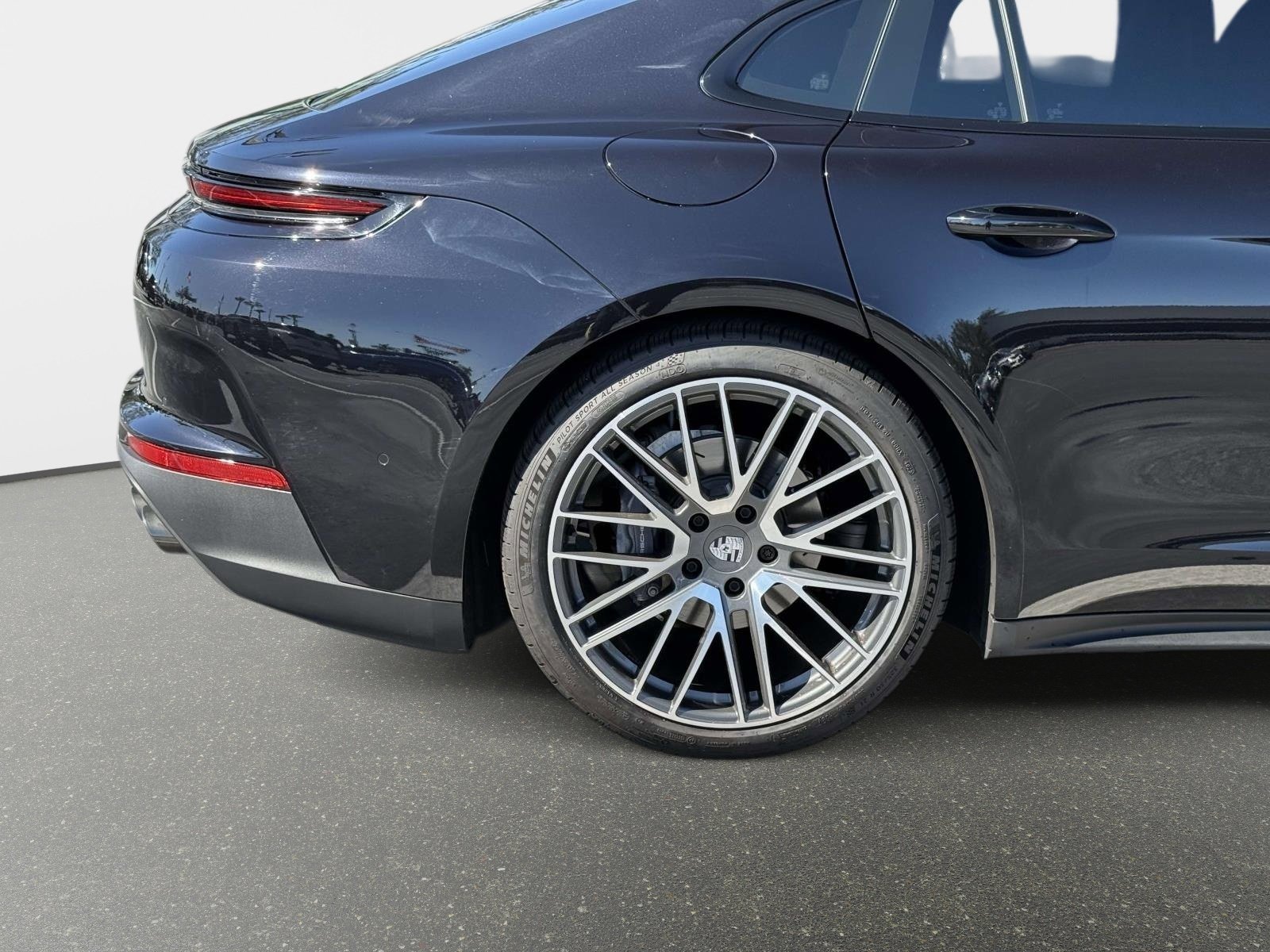Used 2024 Porsche Panamera image 18