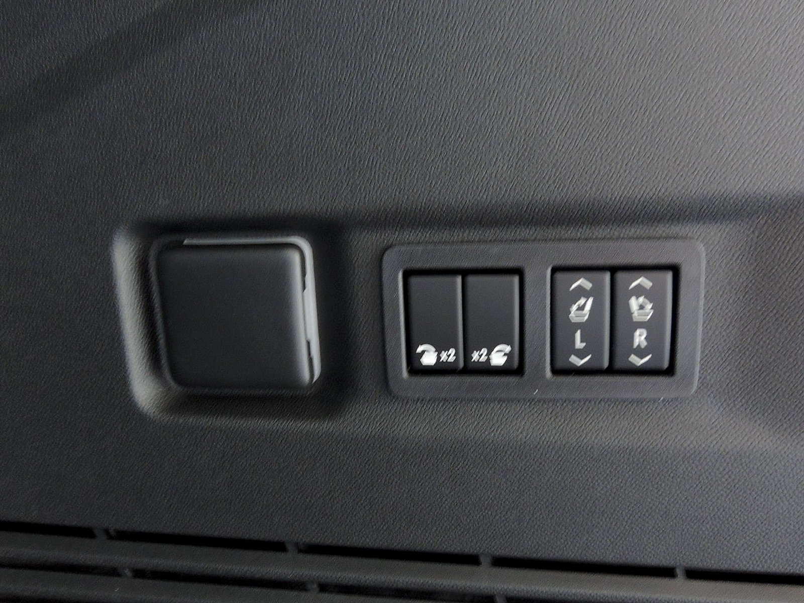 New 2026 GMC Yukon XL AT4 Ultimate w/ LPO, Floor Liner Package AWD/4WD image 15