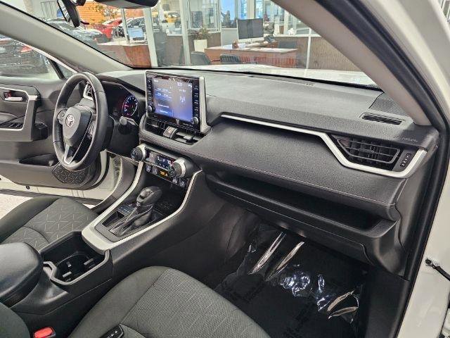 Used 2022 Toyota RAV4 XLE w/ Convenience Package FWD image 8