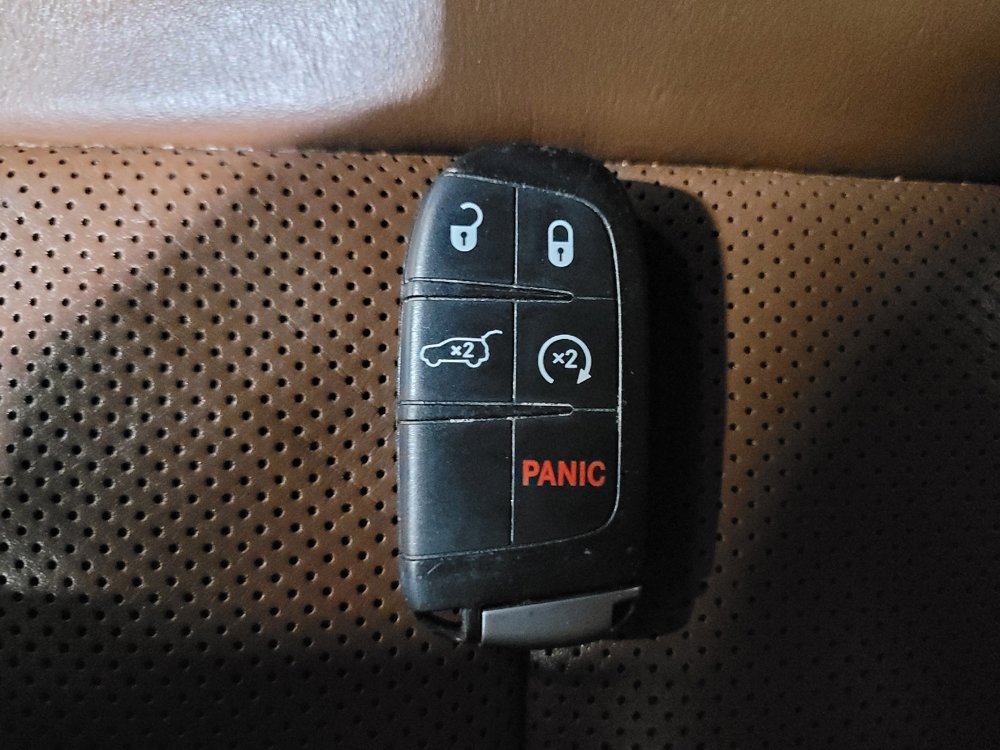Used 2021 Jeep Grand Cherokee Overland AWD/4WD image 32