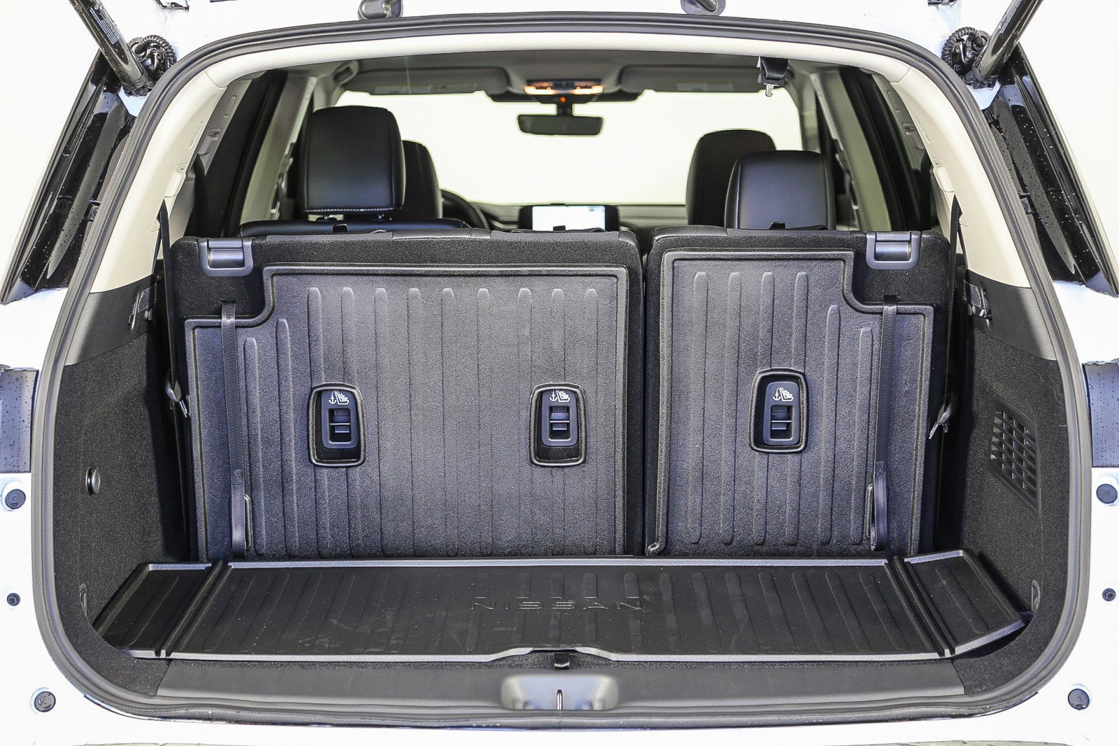 New 2025 Nissan Pathfinder Platinum w/ Cargo Package image 16