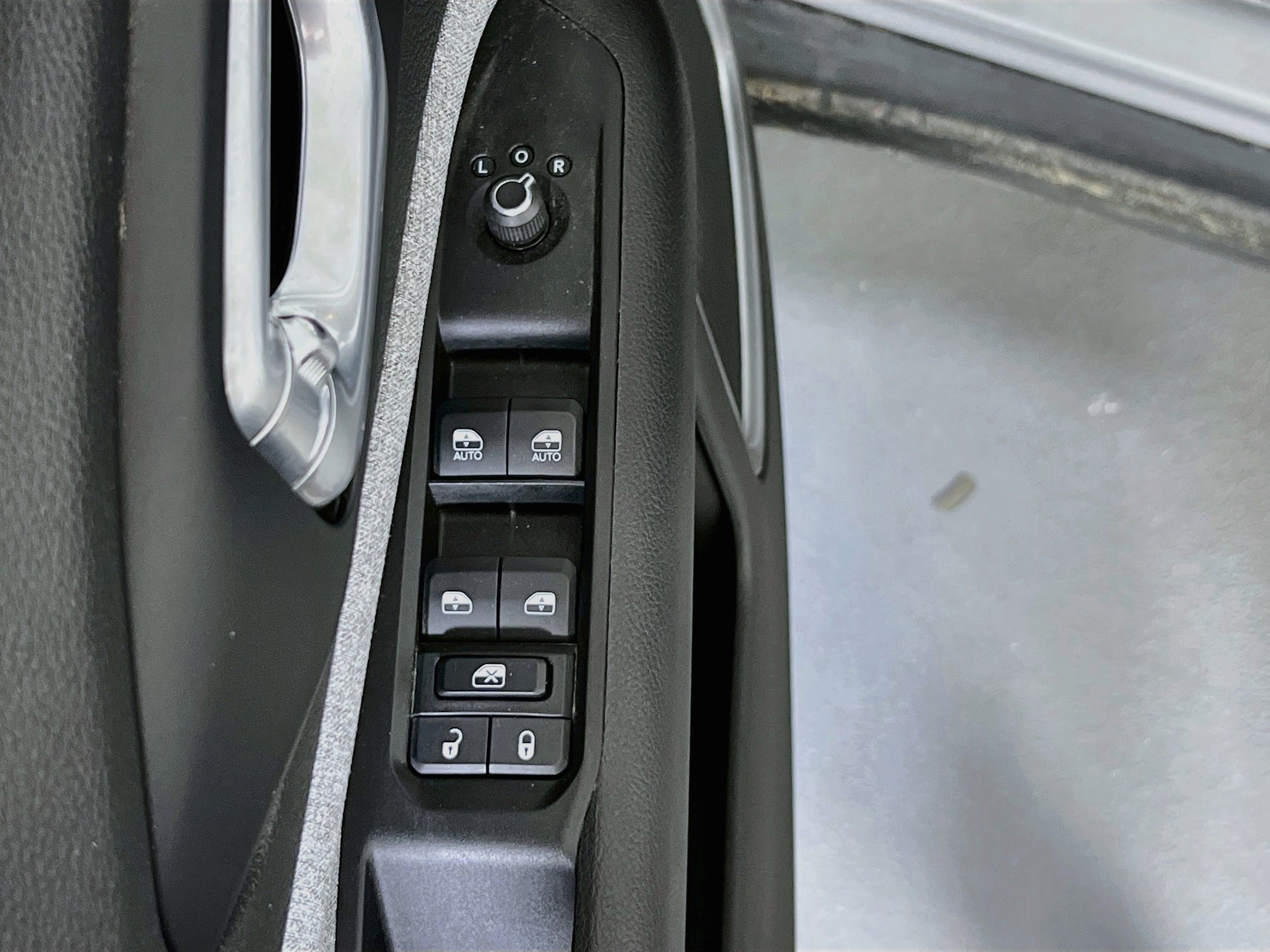 Used 2022 Jeep Compass Latitude AWD/4WD image 17