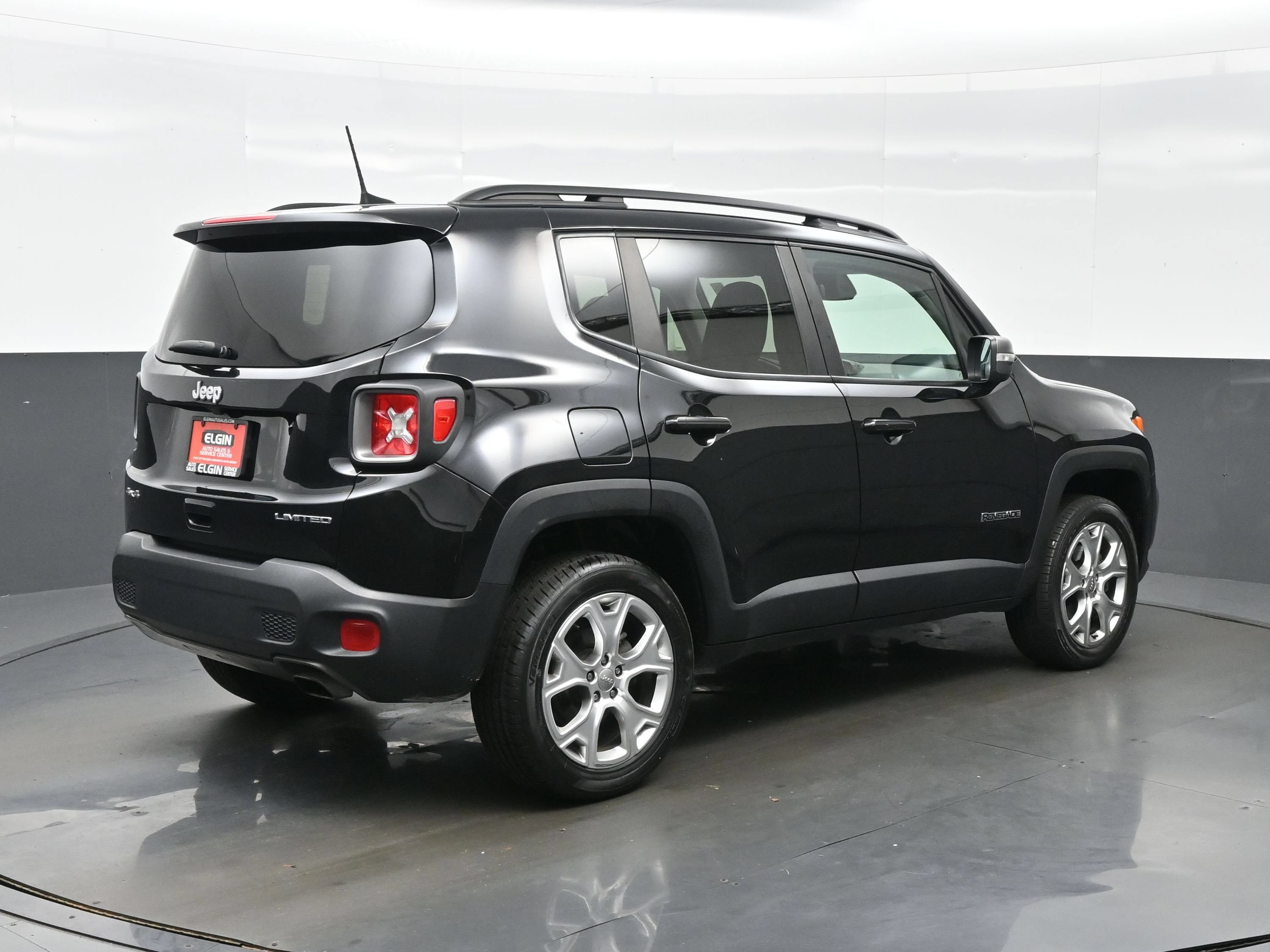 Used 2019 Jeep Renegade Limited w/ UConnect 8.4 Nav Group AWD/4WD image 6