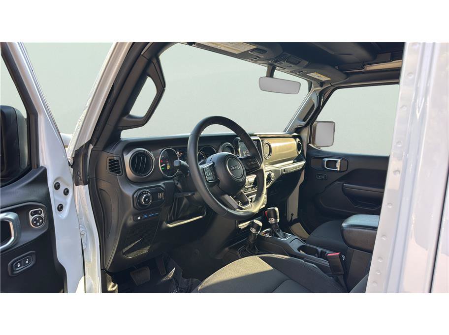Used 2023 Jeep Wrangler Unlimited w/ Sun & Screen Package AWD/4WD image 9