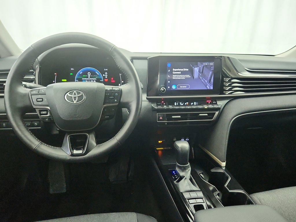 Used 2025 Toyota Camry LE w/ Convenience Package image 16
