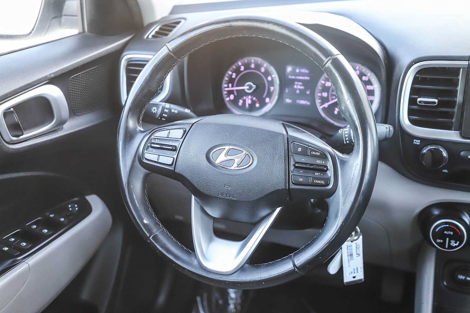 Used 2020 Hyundai Venue SEL w/ Convenience Package FWD image 13