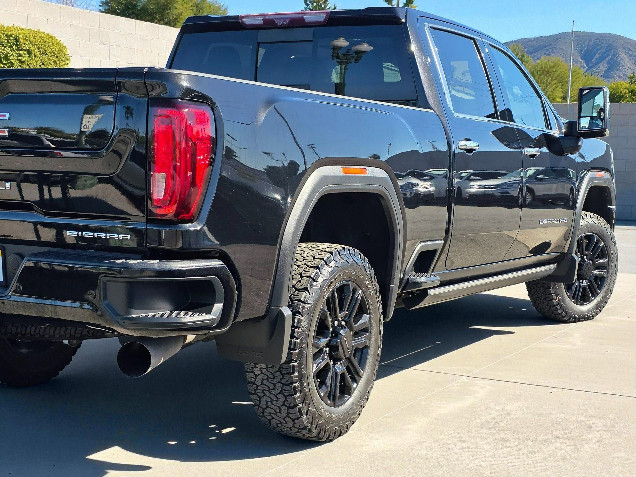 Used 2021 GMC Sierra 3500 Denali w/ Denali Black Diamond Edition AWD/4WD image 10