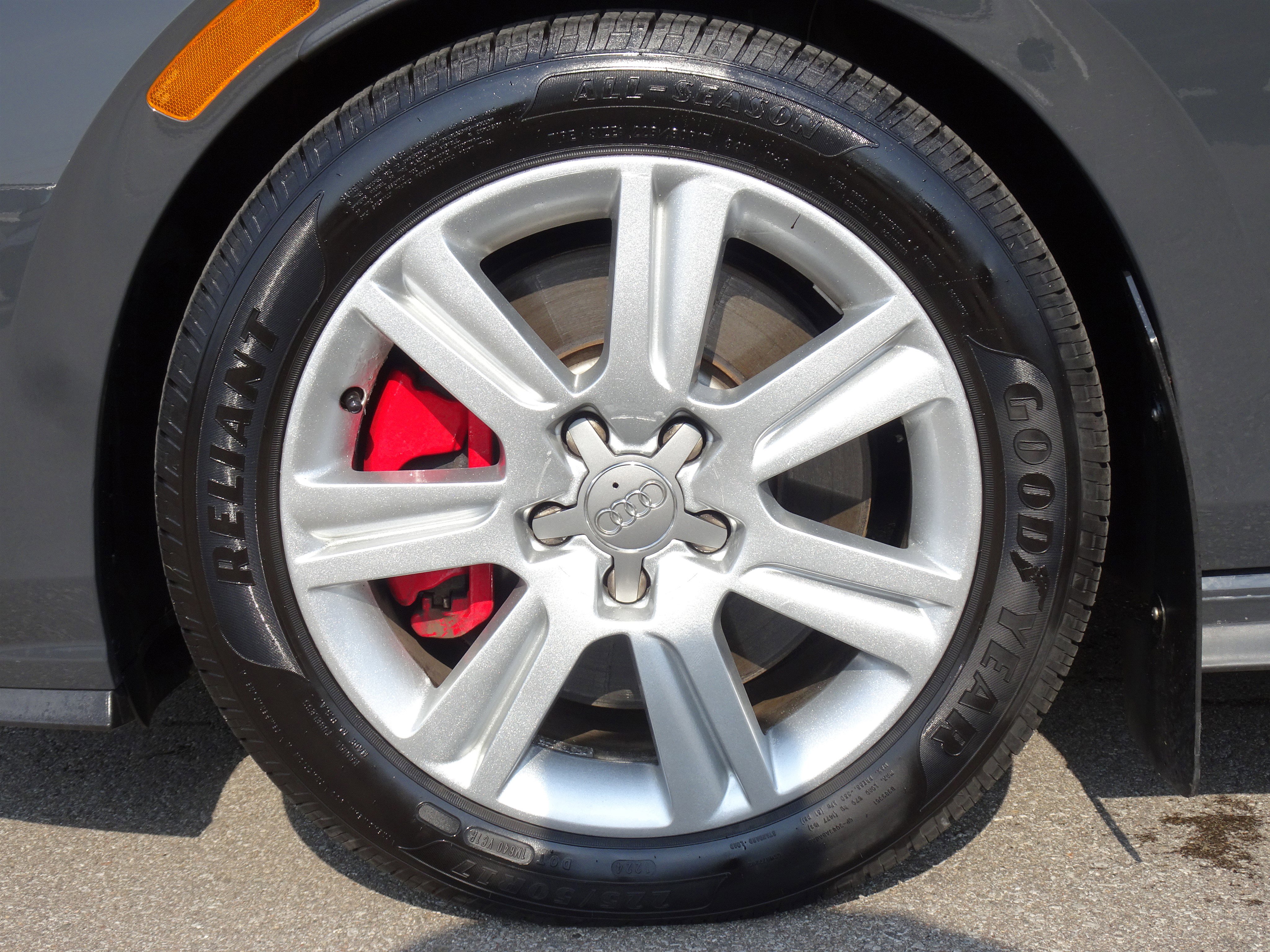 Used 2023 Volkswagen GTI 40th Anniversary Edition FWD image 30