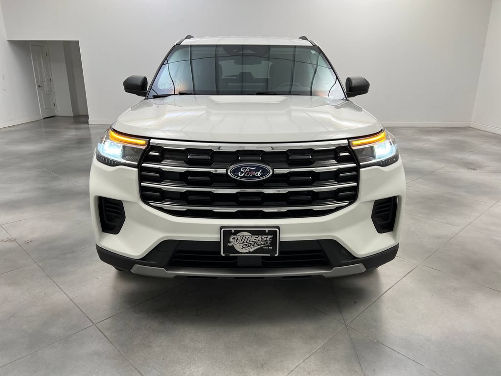Used 2025 Ford Explorer Active RWD image 3