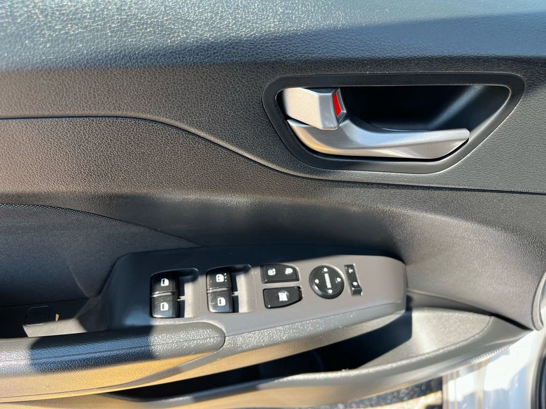 Used 2020 Hyundai Accent SE image 12