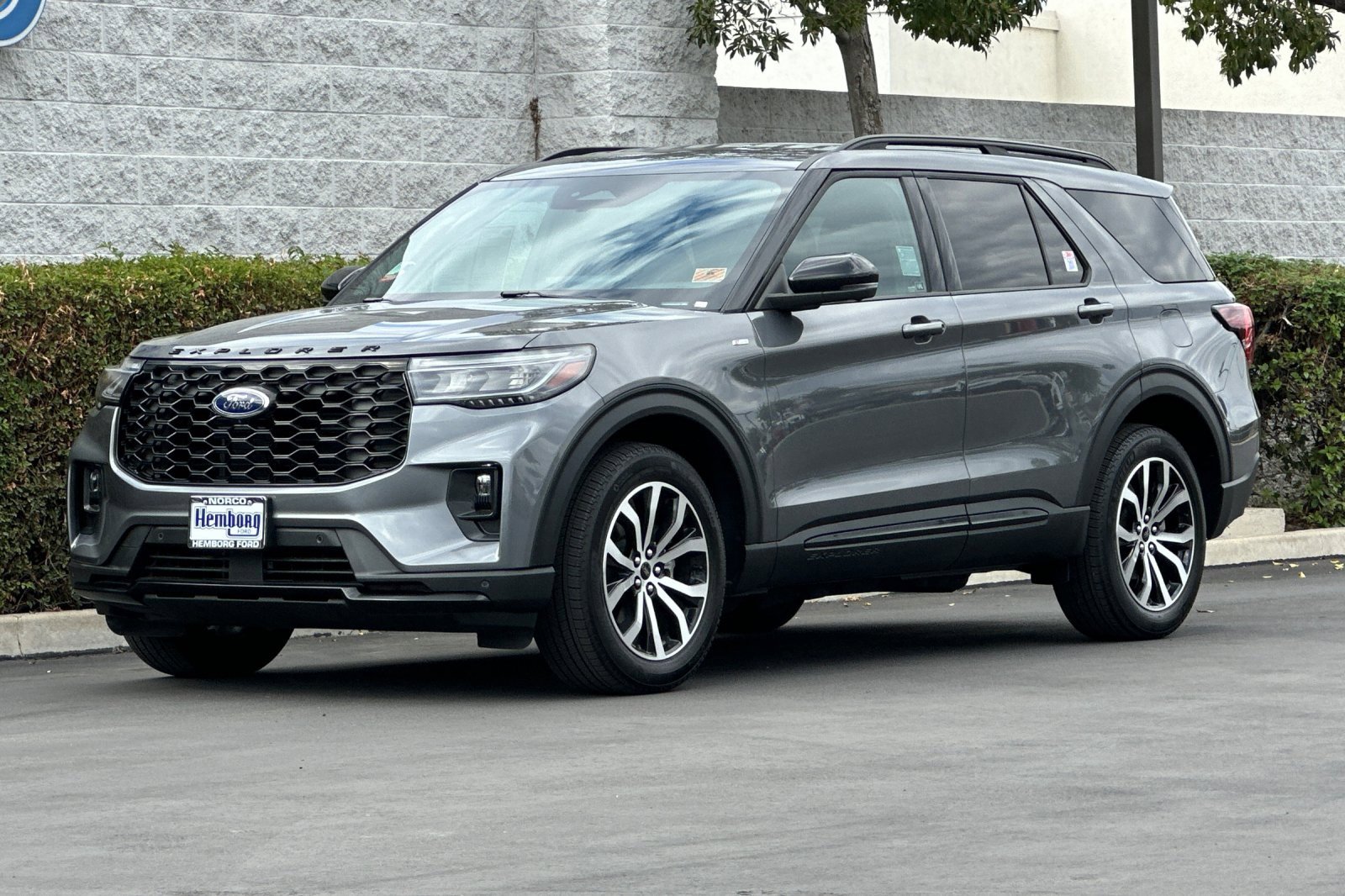 Used 2025 Ford Explorer ST-Line image 8