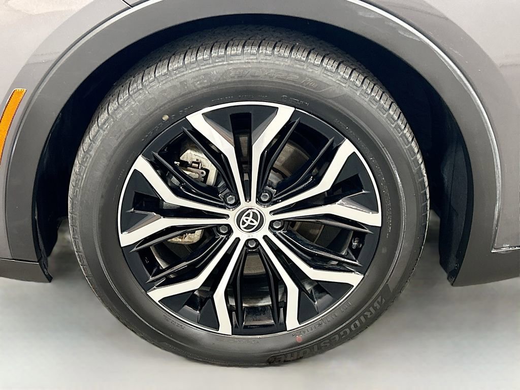 Used 2023 Toyota Crown XLE image 28