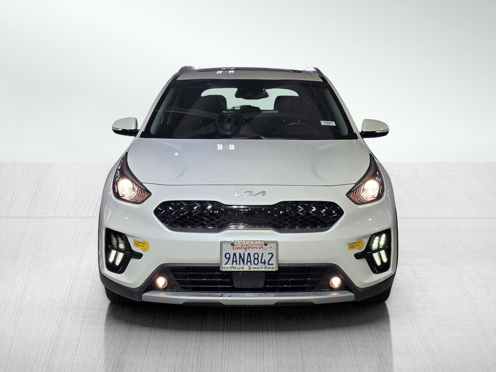 Used 2022 Kia Niro EX Premium FWD image 2
