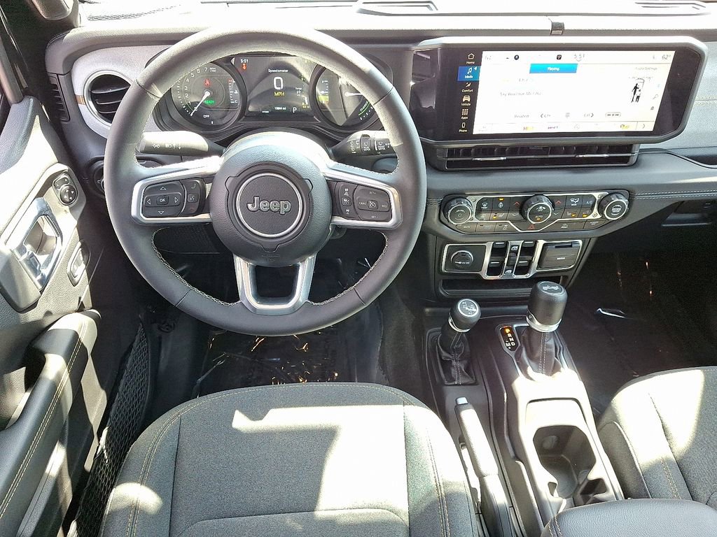 Used 2025 Jeep Wrangler Unlimited Sahara image 11
