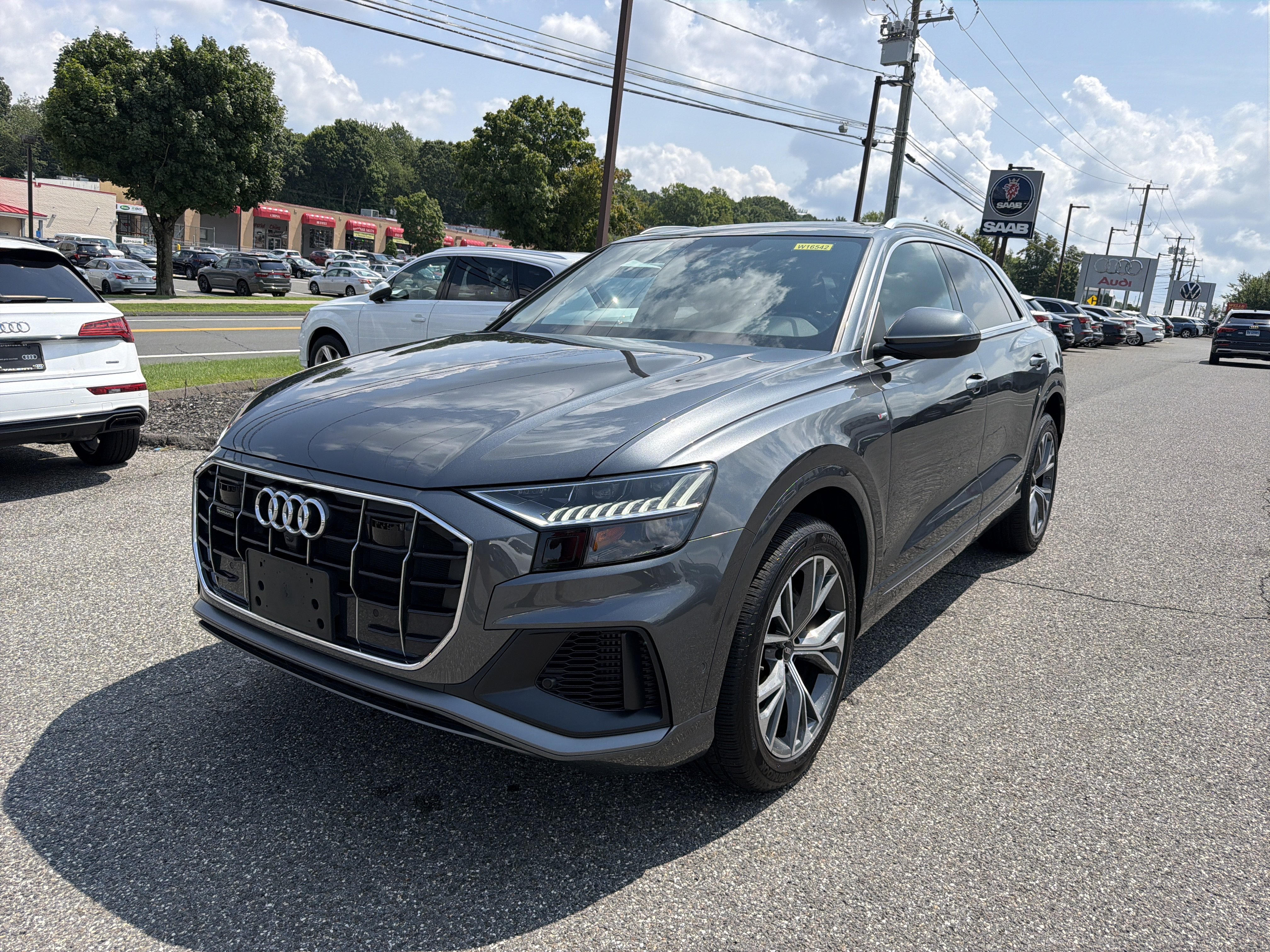 Certified 2023 Audi Q8 Premium Plus w/ Premium Plus Package AWD/4WD image 3