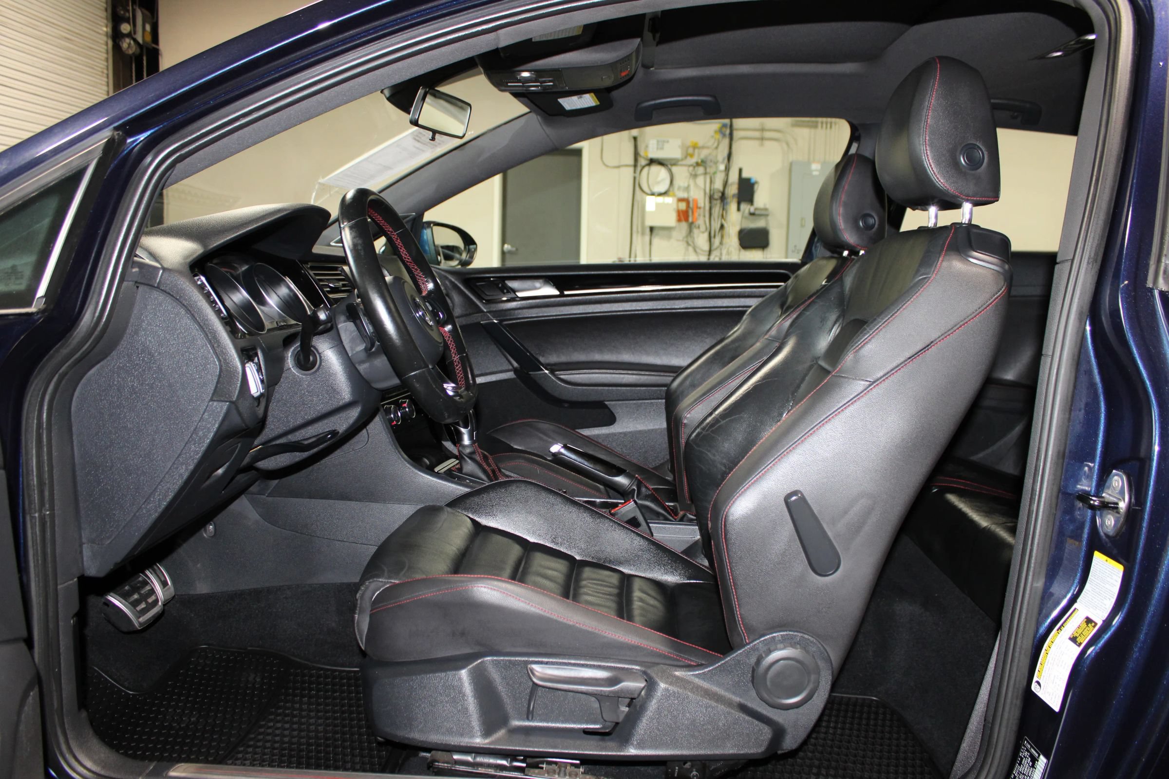 Used 2015 Volkswagen GTI SE FWD image 8