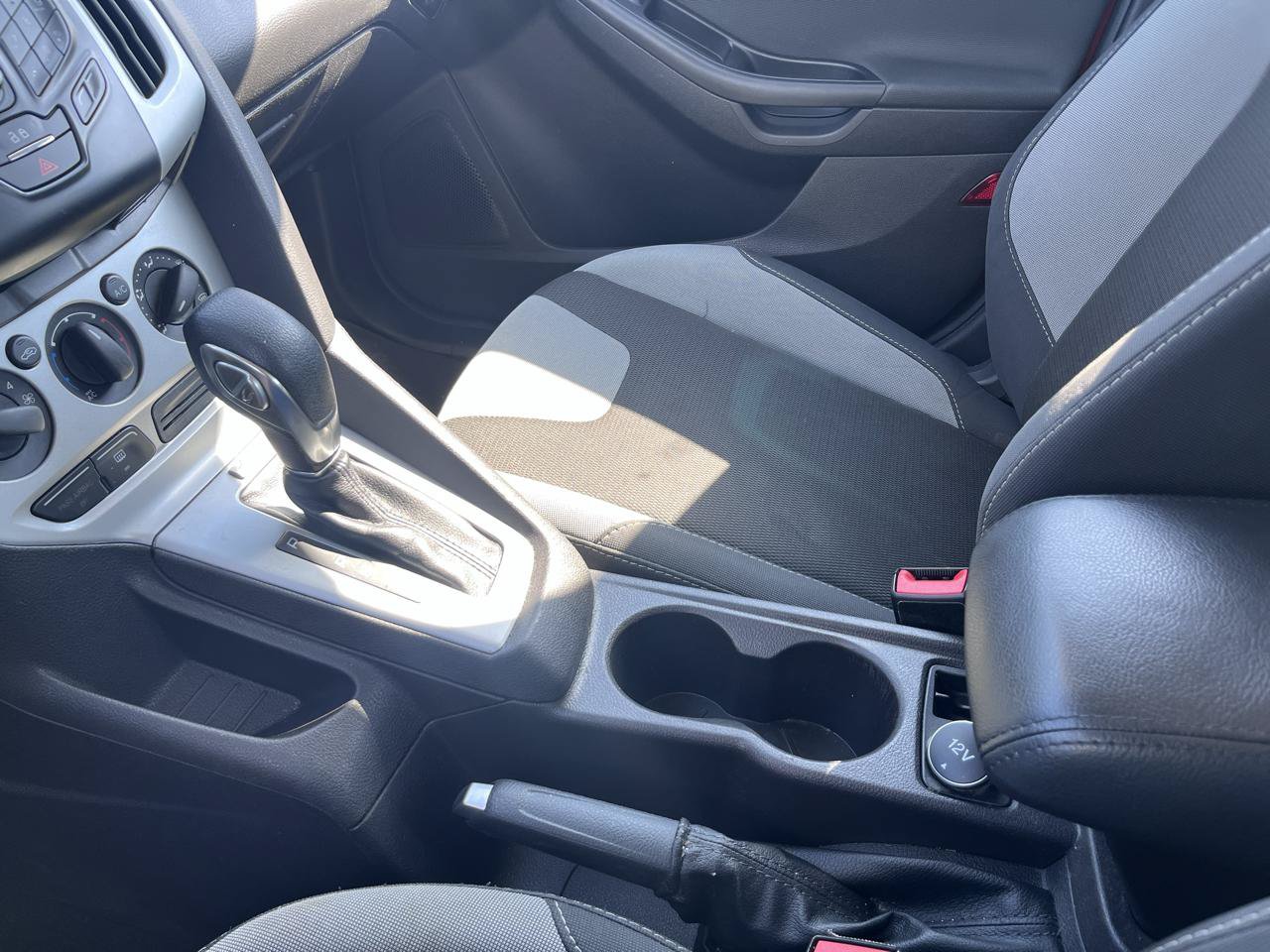 Used 2014 Ford Focus SE w/ SE Sport Package FWD image 32