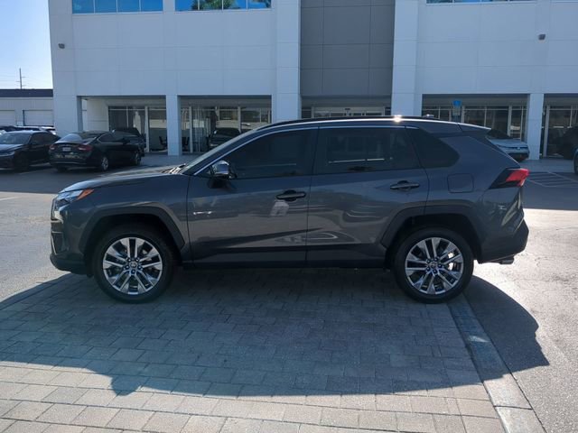 Used 2022 Toyota RAV4 XLE Premium image 6