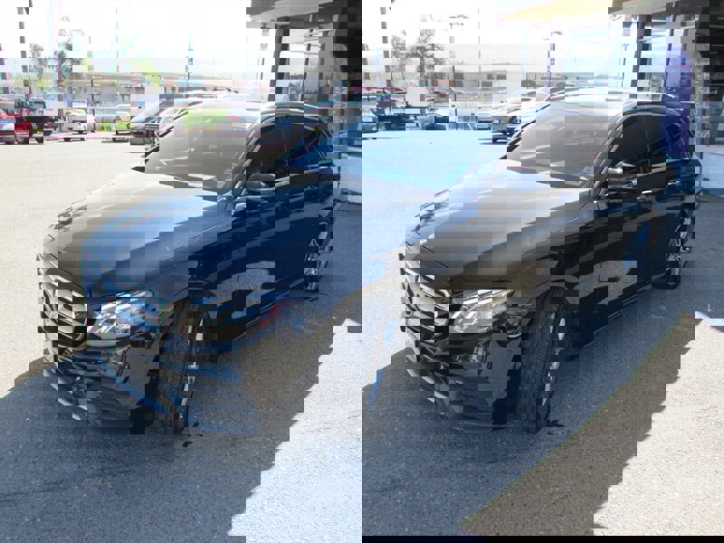 Used 2017 Mercedes-Benz E 400 4MATIC Wagon image 2