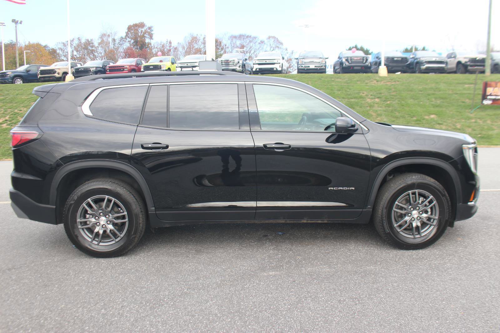 New 2025 GMC Acadia Elevation image 10