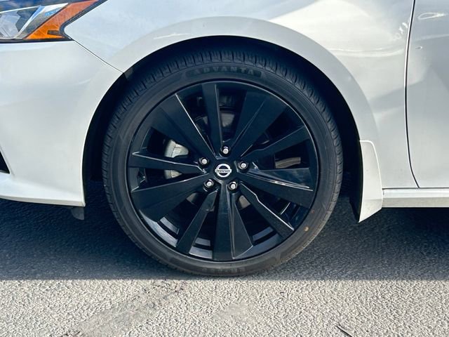 Used 2022 Nissan Altima 2.5 SR w/ Midnight Edition Package AWD/4WD image 13