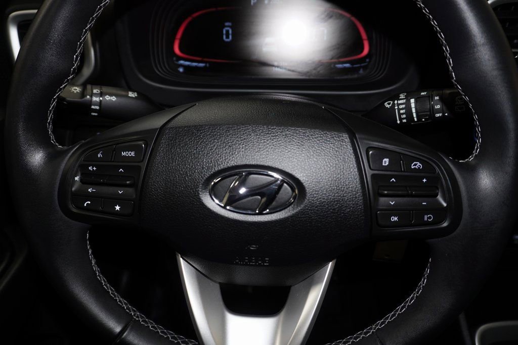 Certified 2023 Hyundai Venue SEL image 18