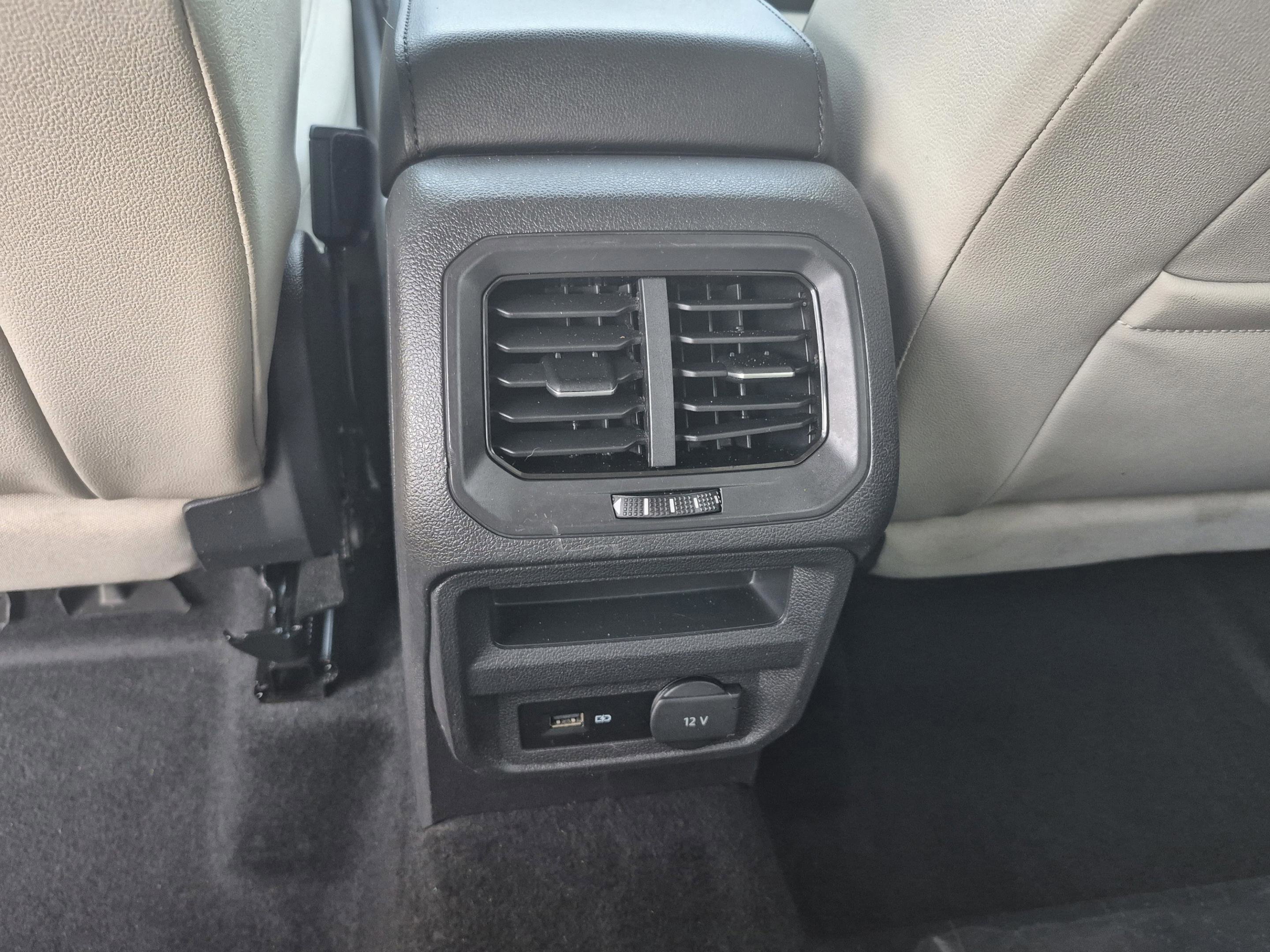 Used 2019 Volkswagen Tiguan SE AWD/4WD image 16